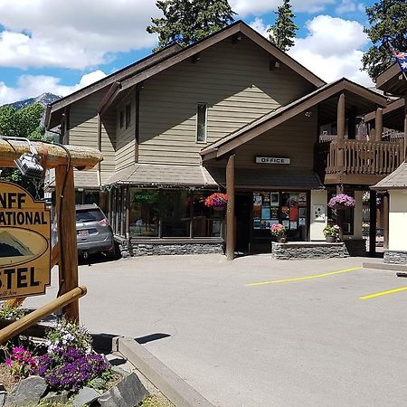 Banff International Hostel Exterior photo