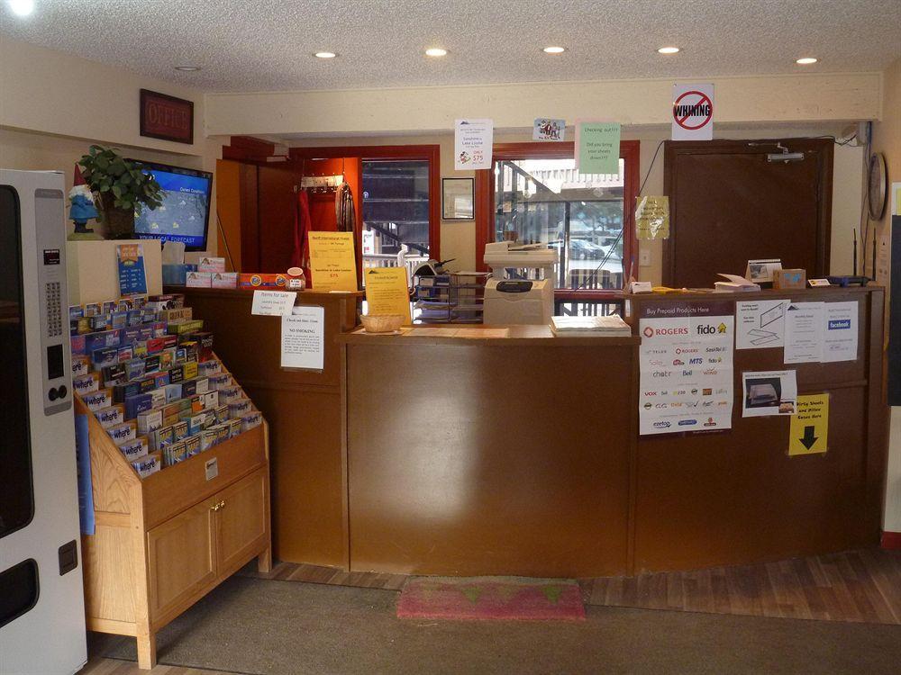 Banff International Hostel Exterior photo